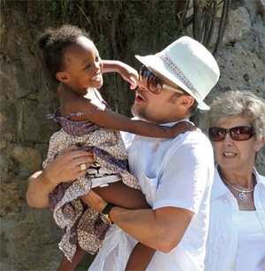 Hình ảnh dễ thương về cô con gái nuôi của Brad Pitt - 3 Hình ảnh dễ thương về cô con gái nuôi của Brad Pitt - 3