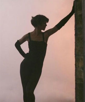 Katie Holmes gợi cảm trong vở “Eli Stone” - 1