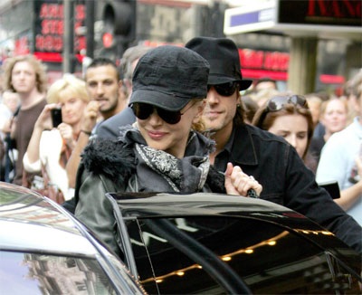 Gia đình Nicole Kidman gây ùn tắc một khu phố ở London - 4 Gia đình Nicole Kidman gây ùn tắc một khu phố ở London - 4