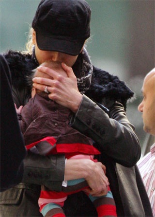 Gia đình Nicole Kidman gây ùn tắc một khu phố ở London - 1 Gia đình Nicole Kidman gây ùn tắc một khu phố ở London - 1