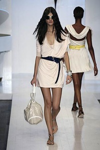 Trussardi: Những vòng eo thon thả - 10