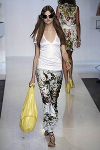 Trussardi: Những vòng eo thon thả - 13