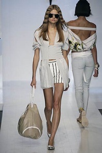 Trussardi: Những vòng eo thon thả - 17