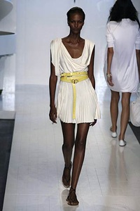 Trussardi: Những vòng eo thon thả - 2