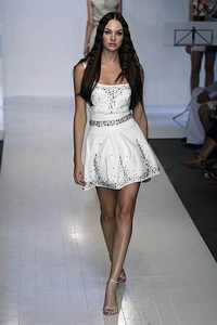 Trussardi: Những vòng eo thon thả - 20