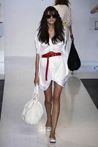 Trussardi: Những vòng eo thon thả - 7