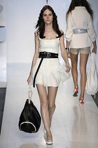 Trussardi: Những vòng eo thon thả - 9