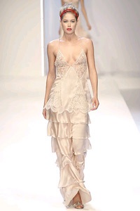 Valentino: Dịu dàng và quyến rũ - 17 Valentino: Dịu dàng và quyến rũ - 17