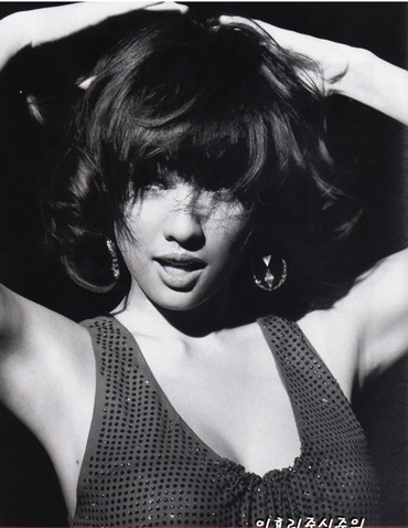 Chiêm ngưỡng bộ ảnh gợi cảm của Lee Hyori - 11