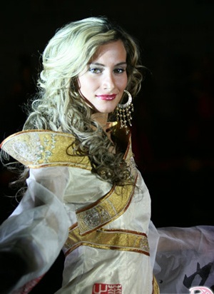 Người đẹp trình diễn trang phục truyền thống - 11