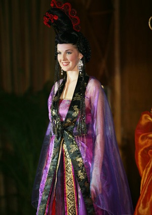 Người đẹp trình diễn trang phục truyền thống - 16