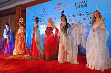 Người đẹp trình diễn trang phục truyền thống - 2