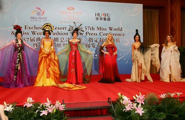 Người đẹp trình diễn trang phục truyền thống - 3