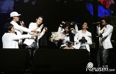 Nhóm Shinhwa sẽ trở lại trong tháng 12! - 3