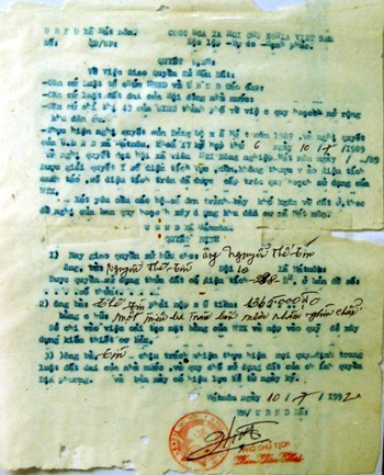 “Quan xã” vô cớ đập phá nhà dân - 2