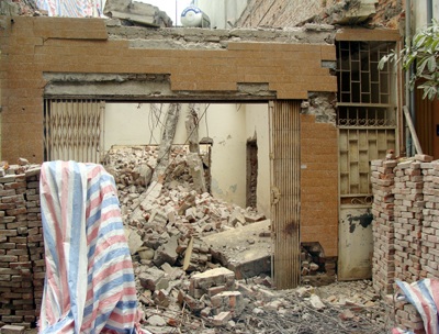 Tang thương một gia đình sau vụ sập nhà - 1