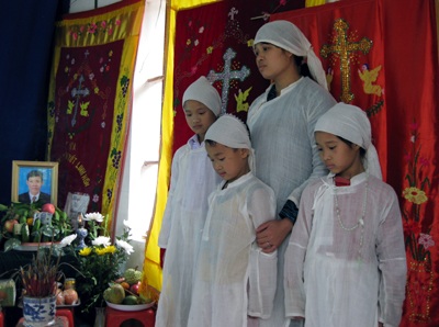 Tang thương một gia đình sau vụ sập nhà - 2