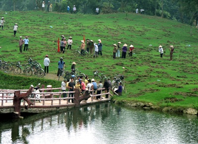 Hoà Bình: Hơn 1 tháng, sân golf 5 lần bị phá - 1 Hoà Bình: Hơn 1 tháng, sân golf 5 lần bị phá - 1