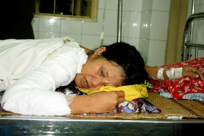 Cam chịu bị bạo hành vì thương con - 1 Cam chịu bị bạo hành vì thương con - 1