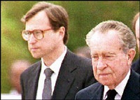 Đối thủ của bà Hillary Clinton xuất hiện - 1