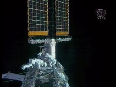 Cùng nhà du hành dạo bộ ngoài không gian - 13