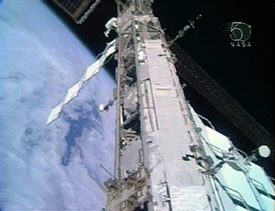 Cùng nhà du hành dạo bộ ngoài không gian - 8