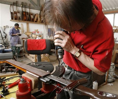 Chùm ảnh: "Biến" súng thành cây đàn ghi-ta - 5