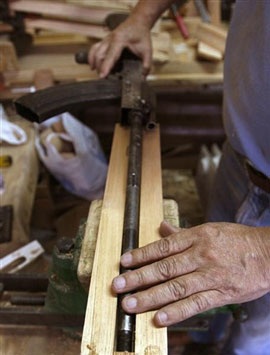 Chùm ảnh: "Biến" súng thành cây đàn ghi-ta - 6