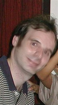 Interpol đã xác định được kẻ lạm dụng tình dục trẻ em - 1