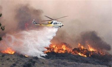 Mỹ: Lửa cháy lan rộng, đe doạ nhiều sao Hollywood  - 6