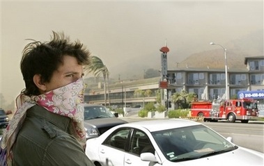 Mỹ: Lửa cháy lan rộng, đe doạ nhiều sao Hollywood  - 8