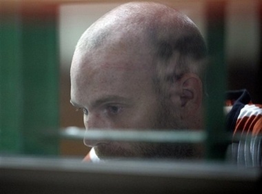 Hình ảnh kẻ lạm dụng tình dục trẻ em sau khi bị bắt - 9