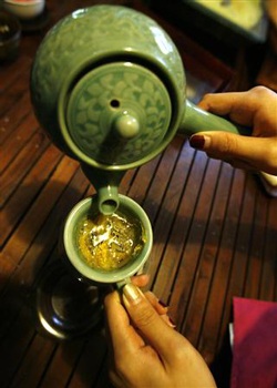 Cuộc vật lộn của tách trà trong thế kỷ 21  - 2