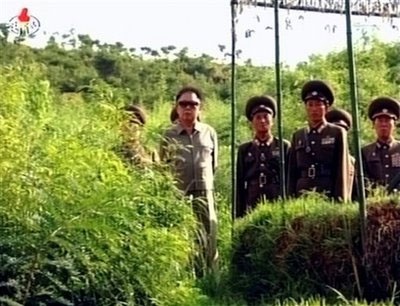 Bình Nhưỡng công bố hình ảnh mới về Chủ tịch Kim Jong Il - 6