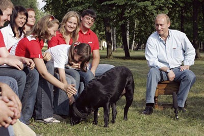 Chùm ảnh: Chiêm ngưỡng cún cưng của Putin - 17