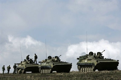 Chùm ảnh: Lính Nga rầm rộ rút khỏi vùng đệm Gruzia - 4