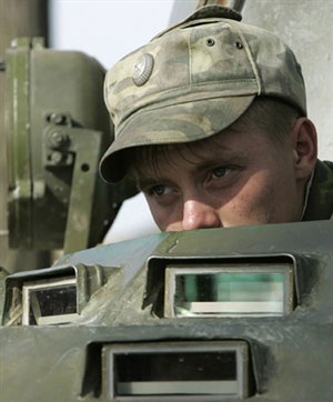 Chùm ảnh: Lính Nga rầm rộ rút khỏi vùng đệm Gruzia - 5