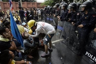 Thái Lan triển khai quân đội trên đường phố Bangkok - 4