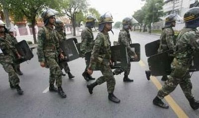 Thái Lan triển khai quân đội trên đường phố Bangkok - 2