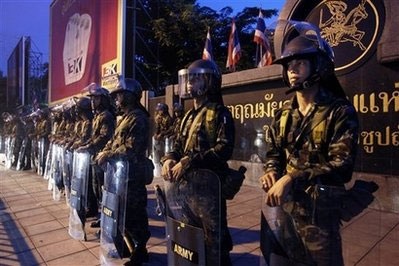 Lãnh đạo biểu tình Thái Lan tuyên bố sẽ ra "đầu thú" - 2 Lãnh đạo biểu tình Thái Lan tuyên bố sẽ ra "đầu thú" - 2