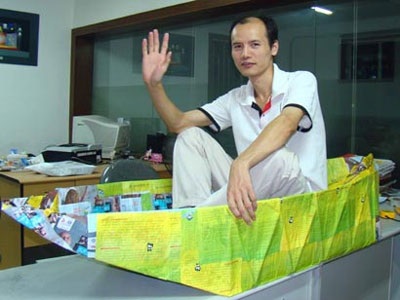 Thầy giáo Trung Quốc dùng thuyền giấy vượt Eo biển Đài Loan - 3