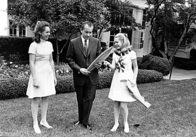 Chùm ảnh: Những "cậu ấm cô chiêu" trong Nhà Trắng (2) - 3 Chùm ảnh: Những "cậu ấm cô chiêu" trong Nhà Trắng (2) - 3