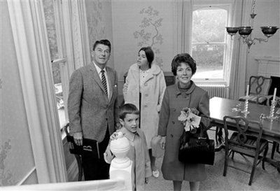 Chùm ảnh: Những "cậu ấm cô chiêu" trong Nhà Trắng (2) - 12 Chùm ảnh: Những "cậu ấm cô chiêu" trong Nhà Trắng (2) - 12