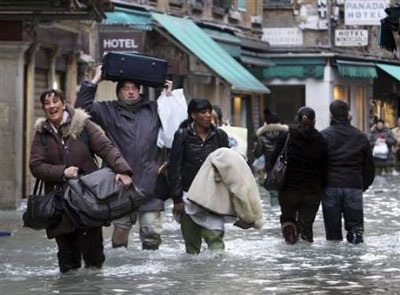 Chùm ảnh: Lụt lớn nhất ở Venice trong vòng hơn 20 năm - 6