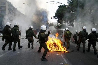 Chùm ảnh: Bạo động tiếp tục lan rộng ở Hy Lạp - 9