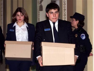 Nhìn lại vụ bê bối tình ái Lewinsky của Tổng thống Clinton (2) - 1 Nhìn lại vụ bê bối tình ái Lewinsky của Tổng thống Clinton (2) - 1