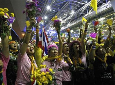 Chùm ảnh: Người biểu tình chấm dứt phong toả sân bay Bangkok - 1