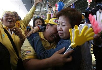 Chùm ảnh: Người biểu tình chấm dứt phong toả sân bay Bangkok - 2