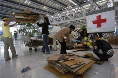 Chùm ảnh: Người biểu tình chấm dứt phong toả sân bay Bangkok - 6