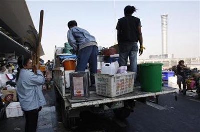 Chùm ảnh: Người biểu tình chấm dứt phong toả sân bay Bangkok - 9